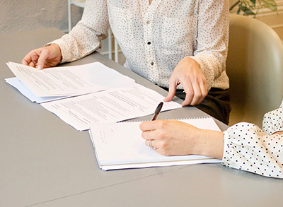 プランを提案しているイメージ